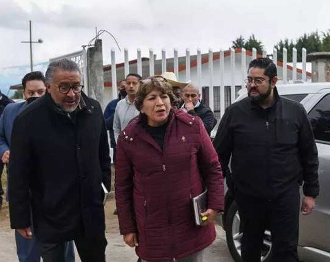 Visita Delfina Gómez a pobladores de Texcaltitlán.